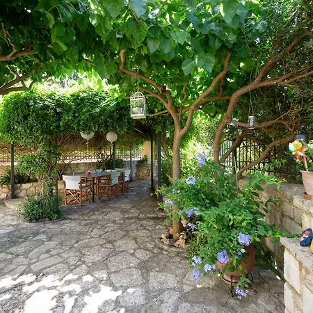Holiday home Nature Lovers Malaxa